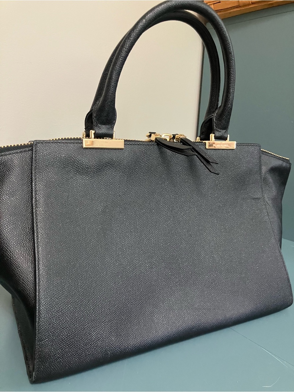 Henri Bendel Black Structured Leather Tote Handbag - Classic Everyday Carry